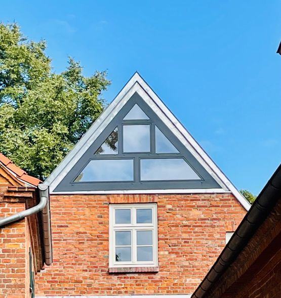 Refernzobjekte___Giebelelement_-_BV__Am_Kirchplatz_2___Bad_Sülze_